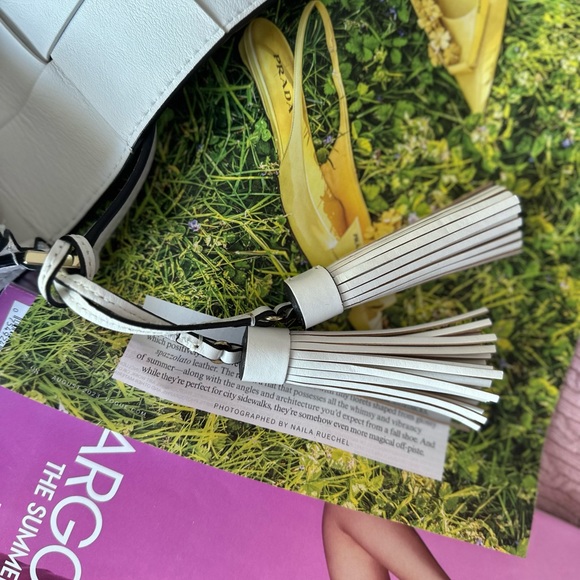 NEW ARRIVAL!!! Michael Kors White Wowen Bag with Tassels and Gold Hardware - Picture 2 of 8